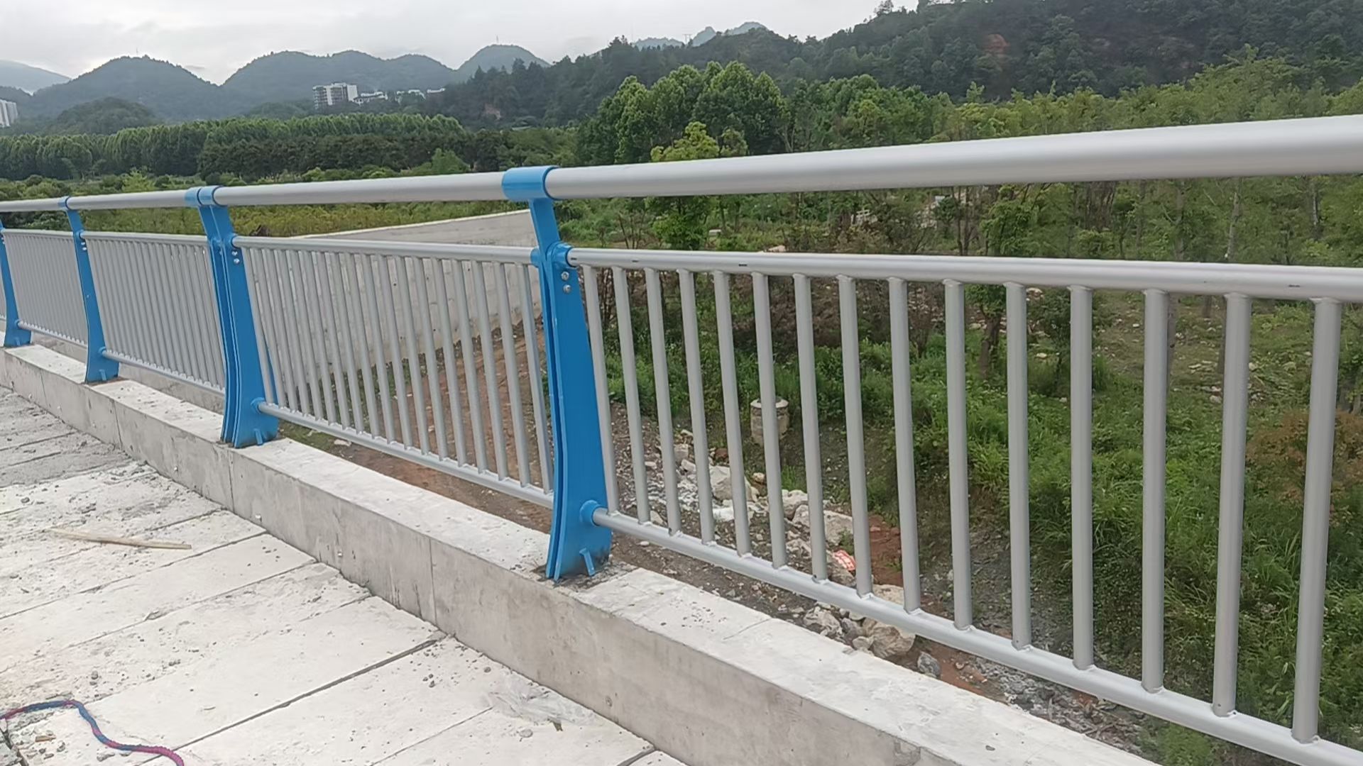 延安市不锈钢栏杆桥梁护栏 - 厂家